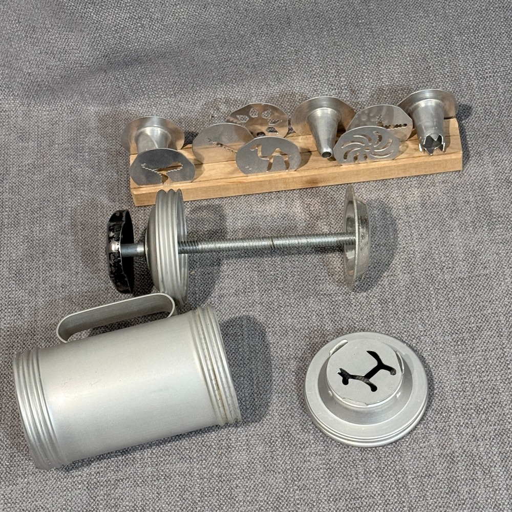 Vintage Mirro Aluminum Cookie Press Pastry Decorator Set Made in USA with Tips